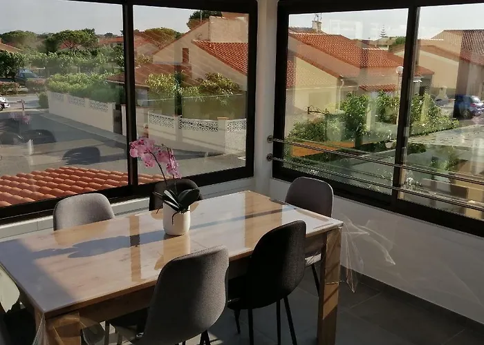 Location Maison De Jusqu'a 6 Personnes Pres Du Port Et De La 펜션 르발카레스